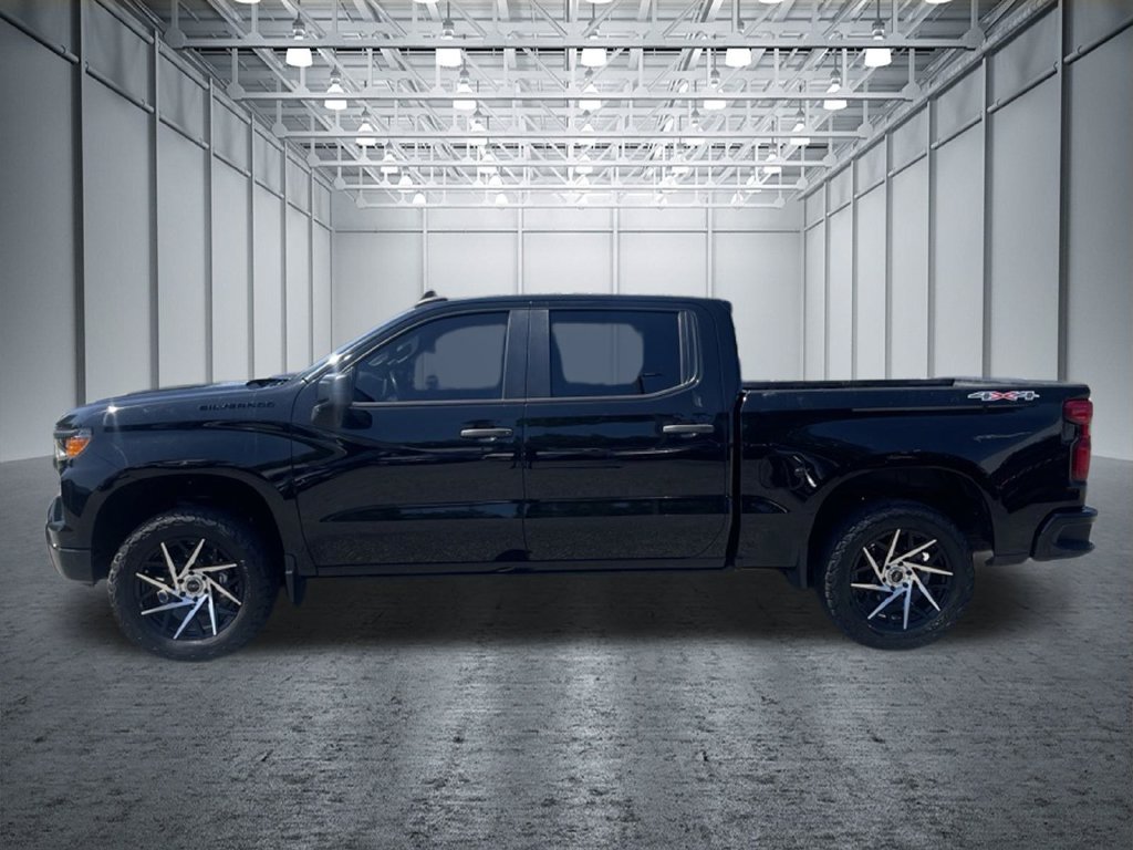 Used 2023 Chevrolet Silverado 1500 Custom AWD/4WD image 2