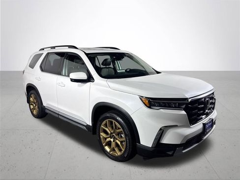 Used 2024 Honda Pilot Elite image 4