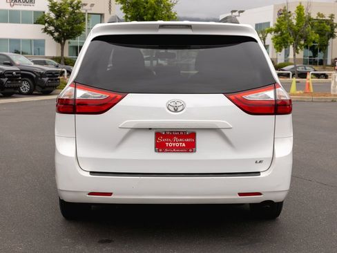 Used 2017 Toyota Sienna LE FWD image 6