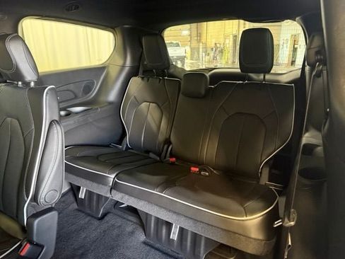 New 2027 Chrysler Pacifica Limited AWD/4WD image 21