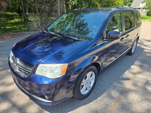 Used 2012 Dodge Grand Caravan Crew w/ Crew Value Pkg FWD image 3