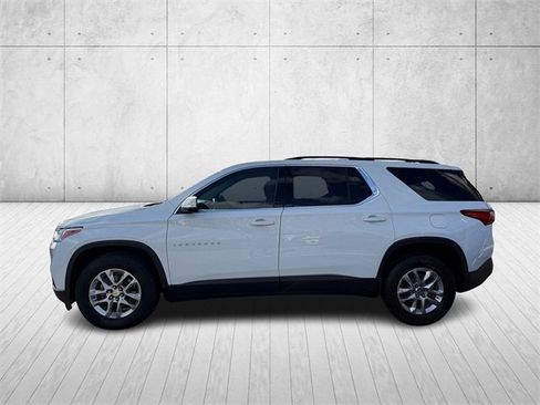 Used 2021 Chevrolet Traverse LT image 2