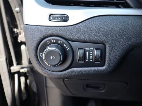 Used 2016 Jeep Cherokee Trailhawk w/ Cold Weather Group AWD/4WD image 14