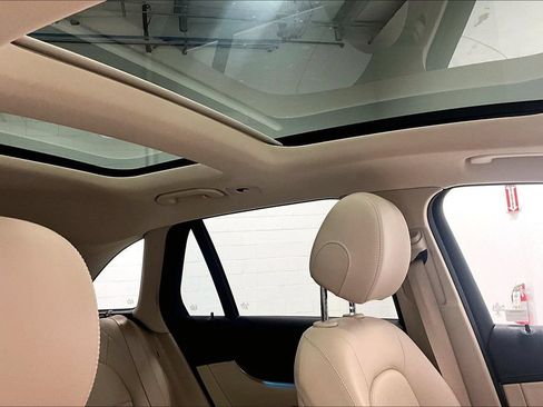 Used 2017 Mercedes-Benz GLC 300 4MATIC image 17