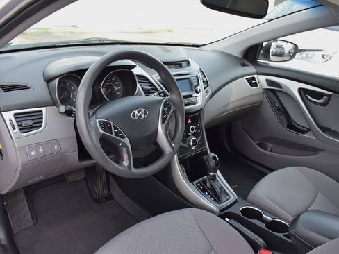Used 2015 Hyundai Elantra SE w/ Option Group 02 FWD image 11