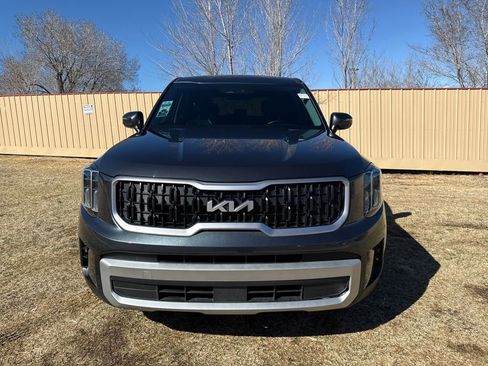 Used 2024 Kia Telluride LX image 2