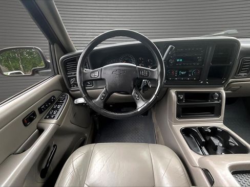 Used 2005 Chevrolet Avalanche Z71 w/ Sun And Sound Package AWD/4WD image 9