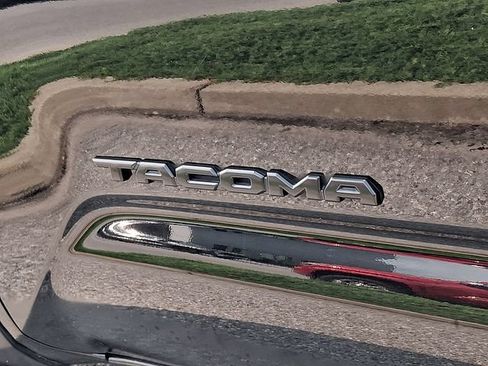 Certified 2022 Toyota Tacoma TRD Off-Road w/ Technology Package AWD/4WD image 29