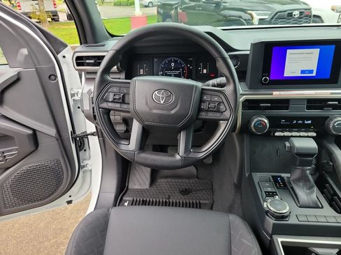 Certified 2026 Toyota Tacoma SR5 AWD/4WD image 19