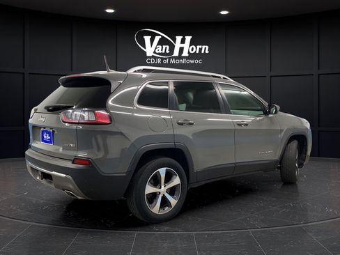 Used 2019 Jeep Cherokee Limited w/ Technology Group AWD/4WD image 3
