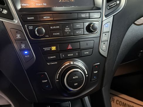 Used 2017 Hyundai Santa Fe Limited AWD/4WD image 19
