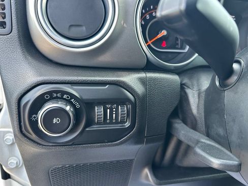 Used 2019 Jeep Wrangler Unlimited Sahara AWD/4WD image 16