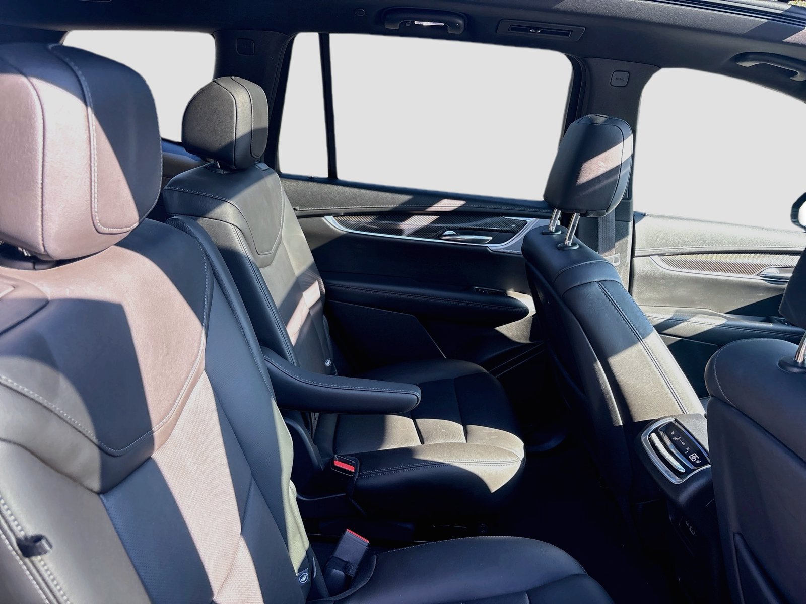 Used 2025 Cadillac XT6 Sport w/ Technology Package AWD/4WD image 29