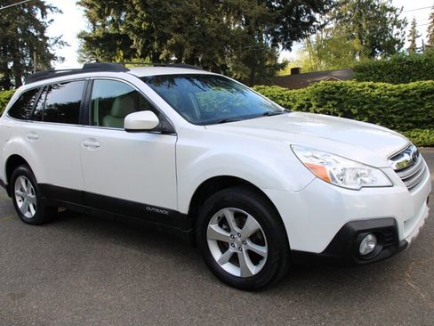 Used 2013 Subaru Outback 2.5i Limited AWD/4WD image 2