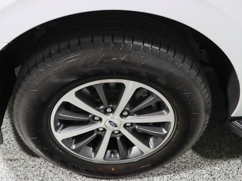 Used 2021 Ford Expedition XLT image 11