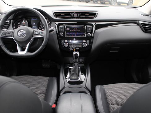 Used 2022 Nissan Rogue Sport SV w/ Technology Package image 7