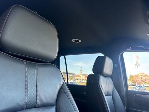 Used 2024 Chevrolet Suburban RST RWD image 18