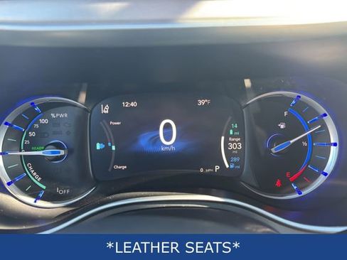 Used 2024 Chrysler Pacifica Select image 10