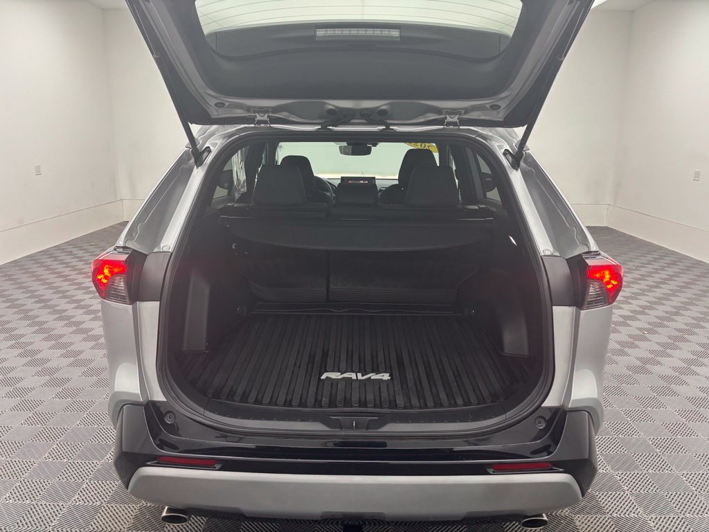 Used 2022 Toyota RAV4 SE w/ SE Grade Weather Package AWD/4WD image 10