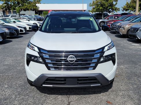 Certified 2025 Nissan Rogue SL FWD image 2