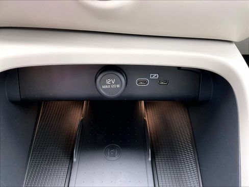 New 2026 Volvo XC40 B5 Plus w/ Protection Package Premier image 23