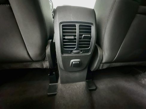 Used 2019 Ford Escape SE FWD image 25