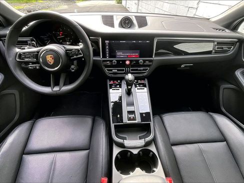 Certified 2026 Porsche Macan AWD/4WD image 18
