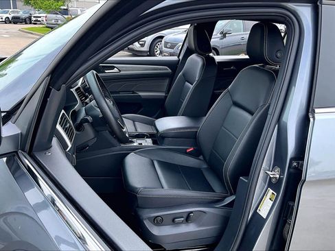 Used 2023 Volkswagen Atlas Cross Sport SE FWD image 7