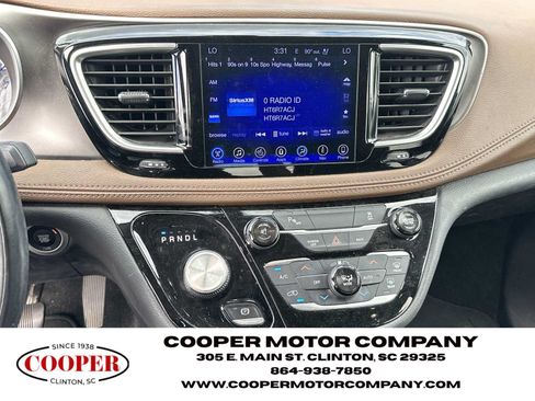 Used 2017 Chrysler Pacifica Limited w/ UConnect Theater Package FWD image 24