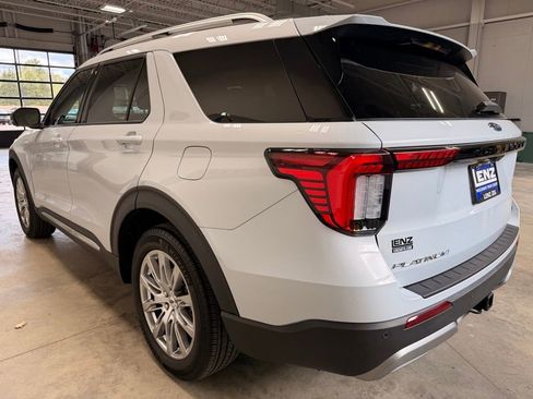 Used 2025 Ford Explorer Platinum AWD/4WD image 7