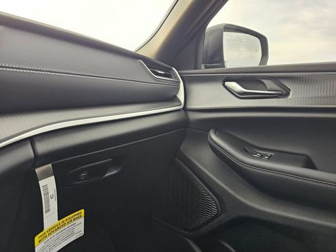 New 2025 Jeep Grand Cherokee Laredo X w/ Luxury Tech Group I image 24