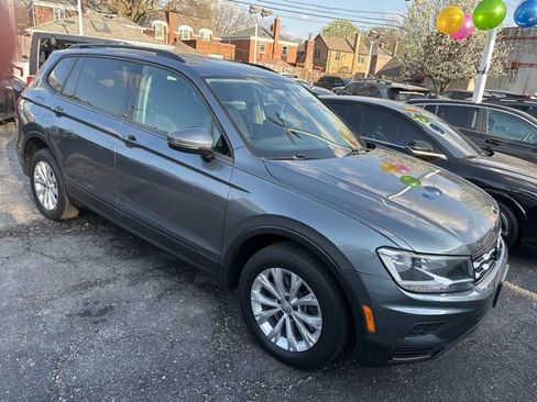 Used 2018 Volkswagen Tiguan S image 3