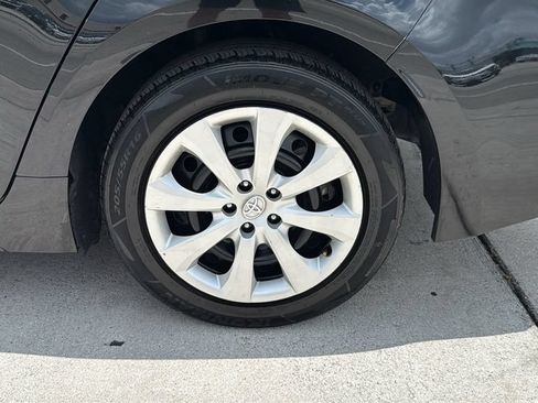 Used 2020 Toyota Corolla LE FWD image 18