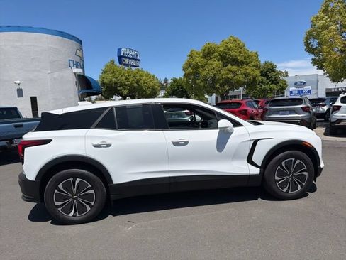 Used 2025 Chevrolet Blazer EV LT AWD/4WD image 5