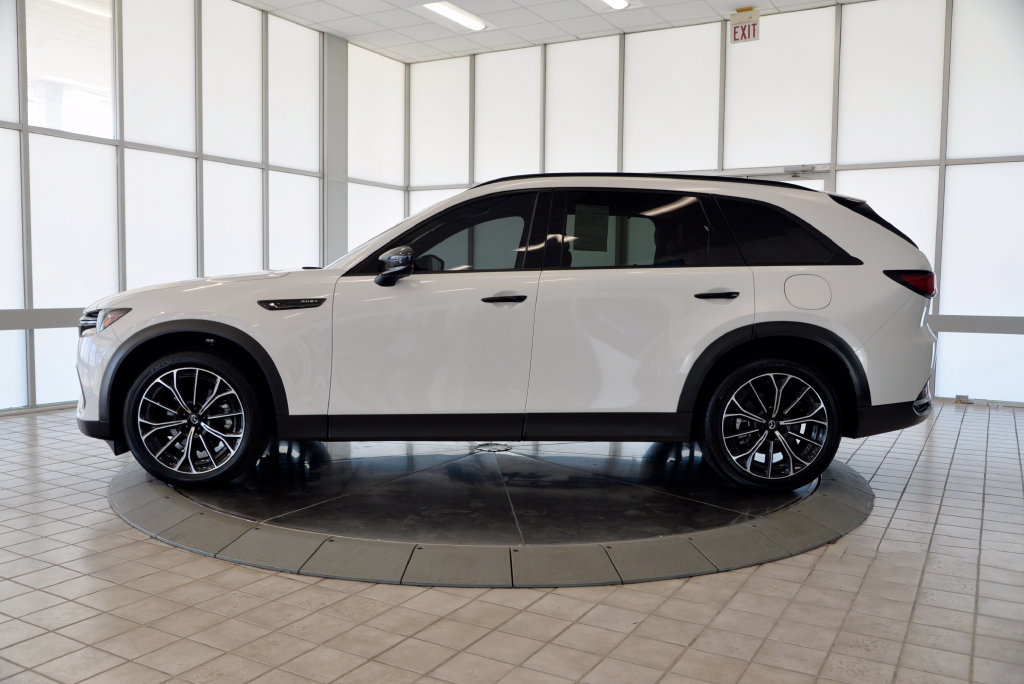 Certified 2025 MAZDA CX-70 Plug-In Hybrid w/ Premium Plus AWD/4WD image 5