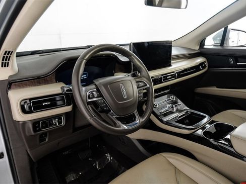 Used 2023 Lincoln Nautilus Reserve image 3