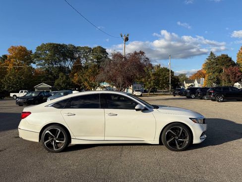 Used 2018 Honda Accord Touring image 6