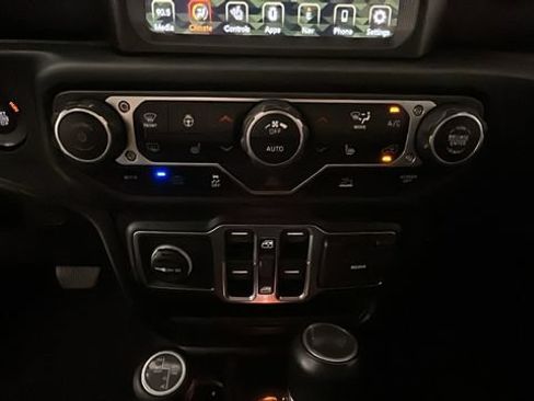 Used 2023 Jeep Wrangler Unlimited Sahara w/ Cold Weather Group AWD/4WD image 22