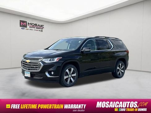 Used 2021 Chevrolet Traverse LT w/ LT Premium Package AWD/4WD image 3