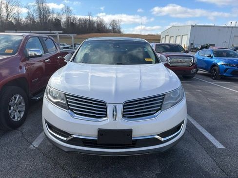 Used 2017 Lincoln MKX Reserve w/ Lincoln MKX Climate Package image 3