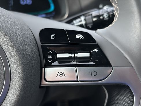 Used 2025 Hyundai Elantra Sport FWD image 26