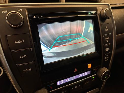 Used 2015 Toyota Camry XLE w/ Moonroof Package FWD image 14