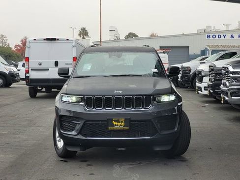 New 2025 Jeep Grand Cherokee Laredo image 2