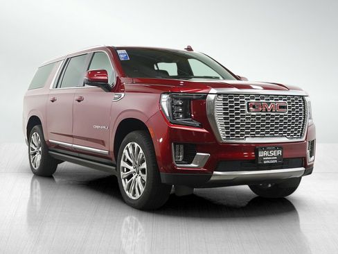 Used 2024 GMC Yukon XL Denali w/ Denali Reserve Package AWD/4WD image 7