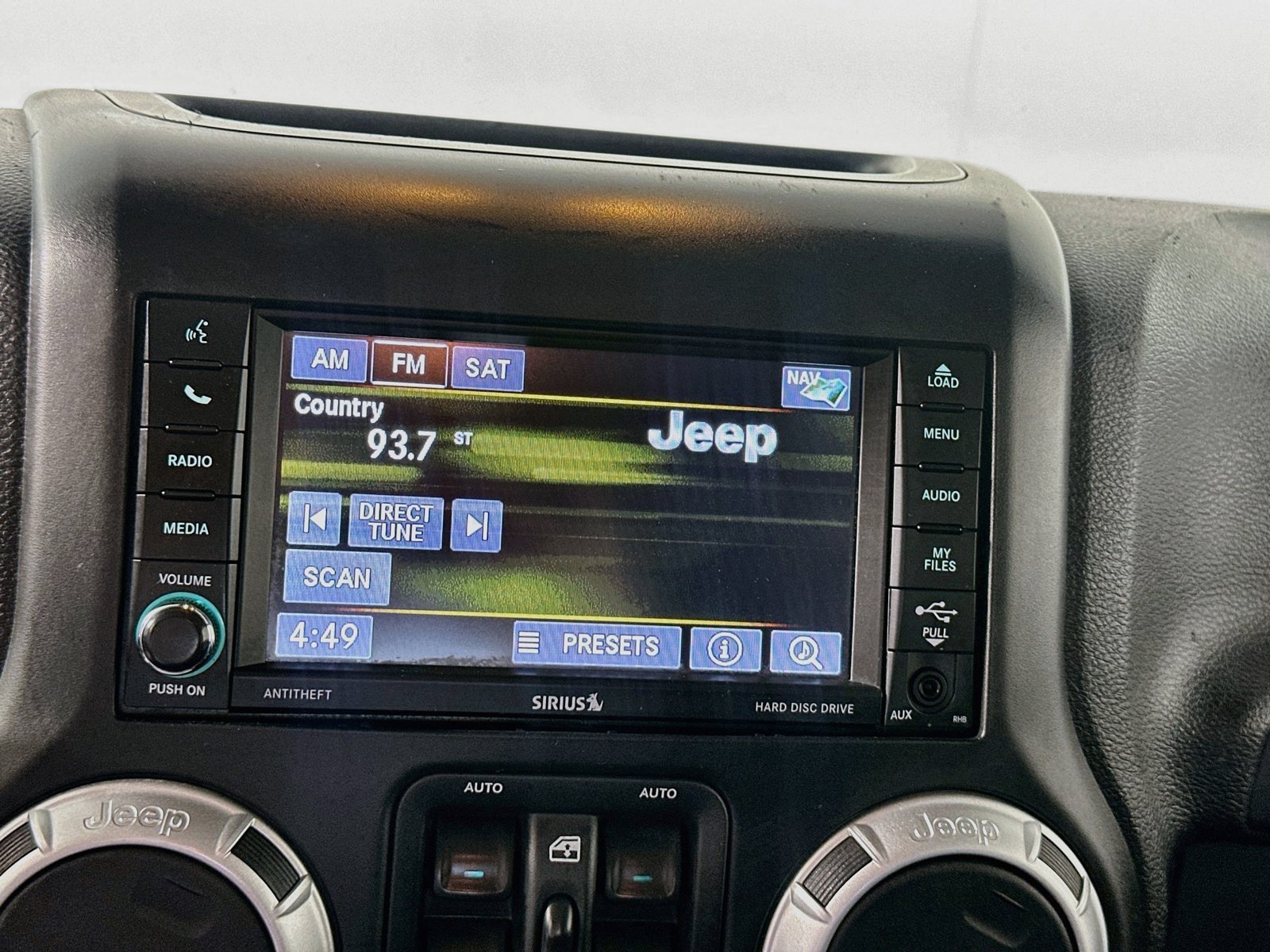 Used 2014 Jeep Wrangler Unlimited Sahara w/ Dual Top Group AWD/4WD image 13