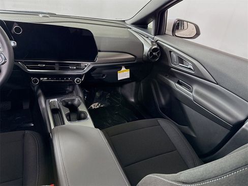 New 2026 Chevrolet Equinox EV LT image 17