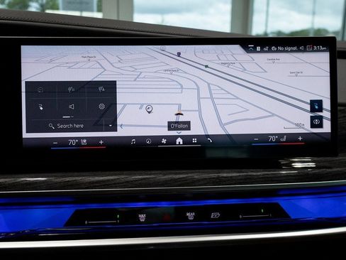 Used 2025 BMW i7 eDrive50 w/ Premium Package image 31