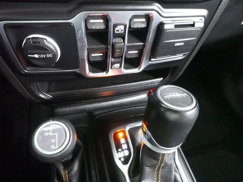 Used 2023 Jeep Gladiator Overland AWD/4WD image 18