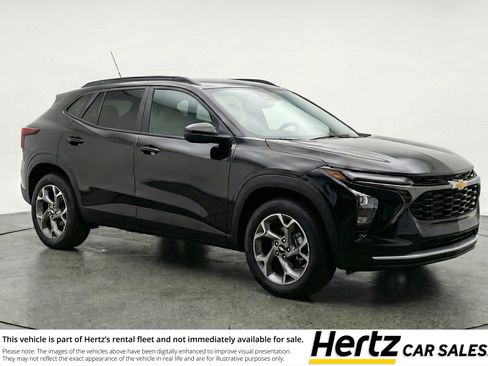 Used 2025 Chevrolet Trax LT FWD image 1