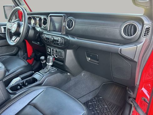 Used 2023 Jeep Wrangler Sahara image 11